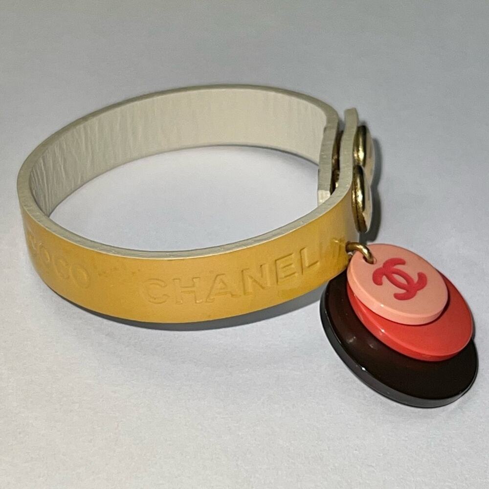 AUTH VTG Coco CHANEL Yellow Leather & Logo Charm Snap Button Bracelet Wrap Cuff - Picture 14 of 16